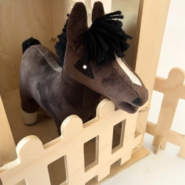 Drewniana stajnia dla BABY HORSE MINI + BABY HORSE MINI - Bay prototyp + losowe akcesoria w gratisie - LIKWIDACJA KOLEKCJI!
