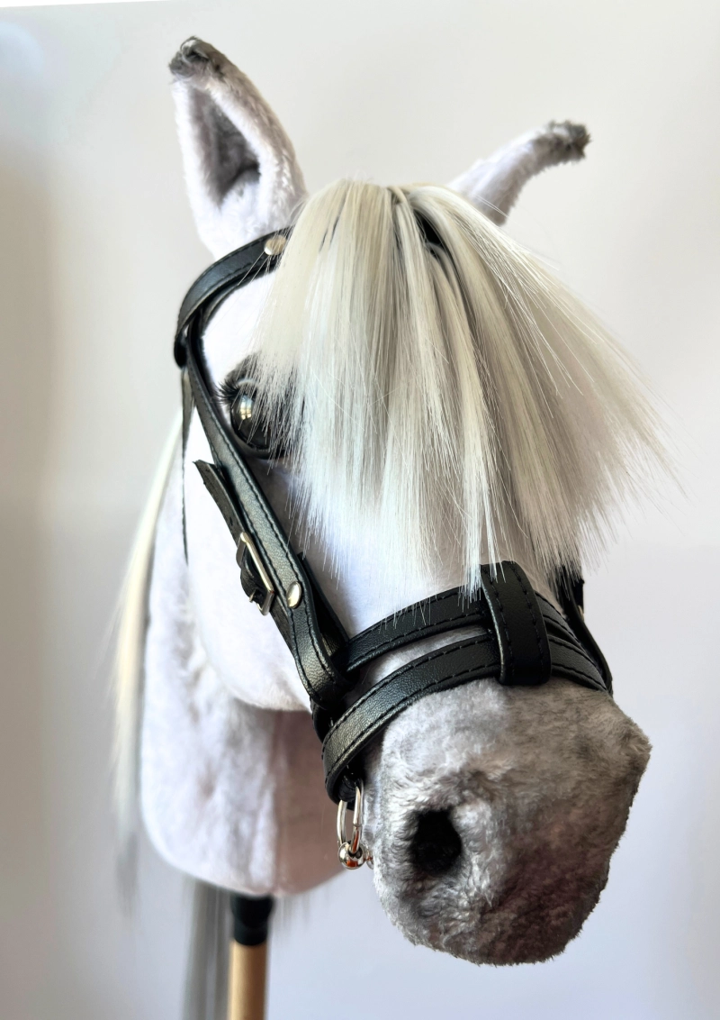 REALISTYCZNY HOBBY HORSE – BIAŁY KOŃ ARABSKI
