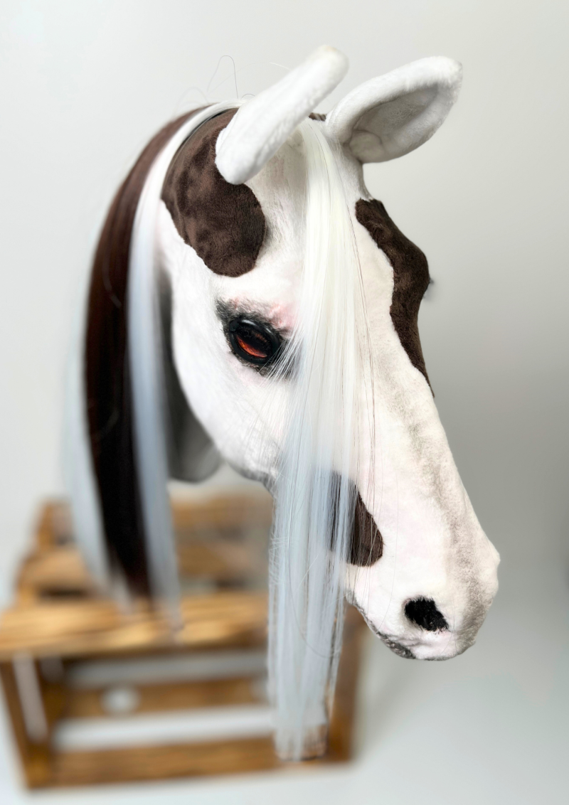 REALISTYCZNY HOBBY HORSE – SROKATY