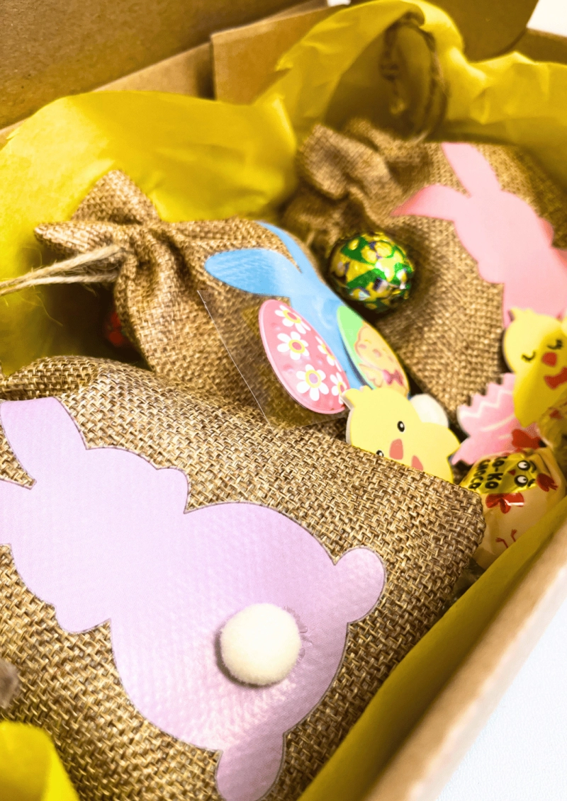 BOX WIELKANOCNY - 3 woreczki z zawartością+naklejki+słodycze