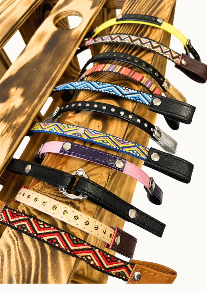 ZESTAW AKCESORIÓW - 6 ELEMENTÓW (derka, nauszniki, ogłowie, wodze, 3 naczółki, 10 charmsów ) - RÓŻNE KOLORY DO WYBORU