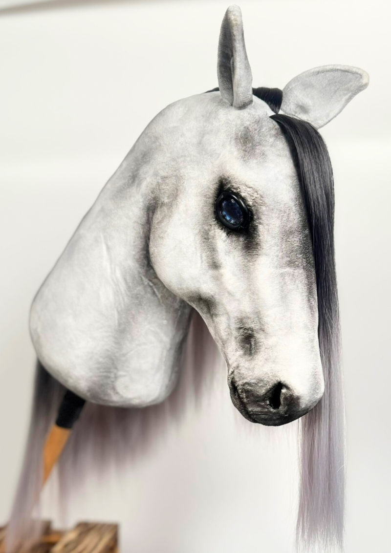 UJEŻDŻENIOWY REALISTYCZNY HOBBY HORSE A3 – SZARY