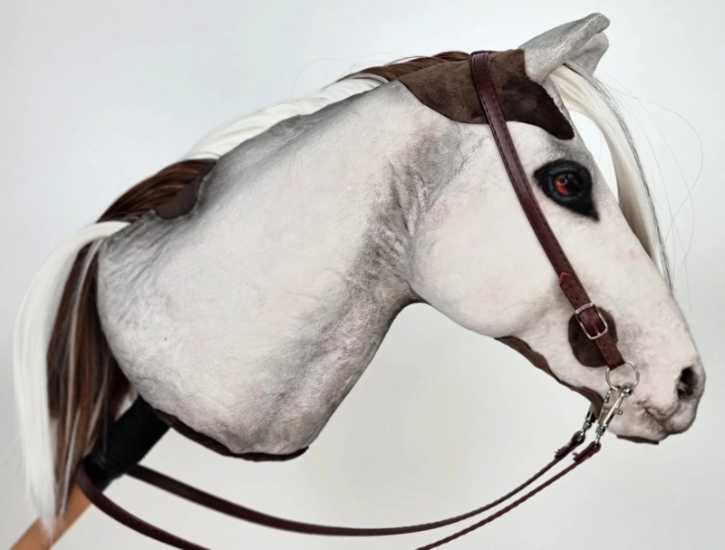 REALISTYCZNY HOBBY HORSE – SROKATY