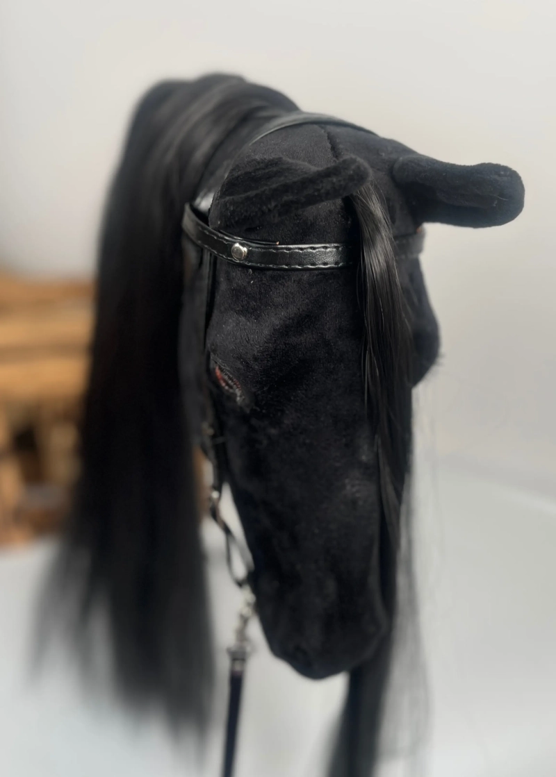 REALISTYCZNY HOBBY HORSE – KARY/CZARNA