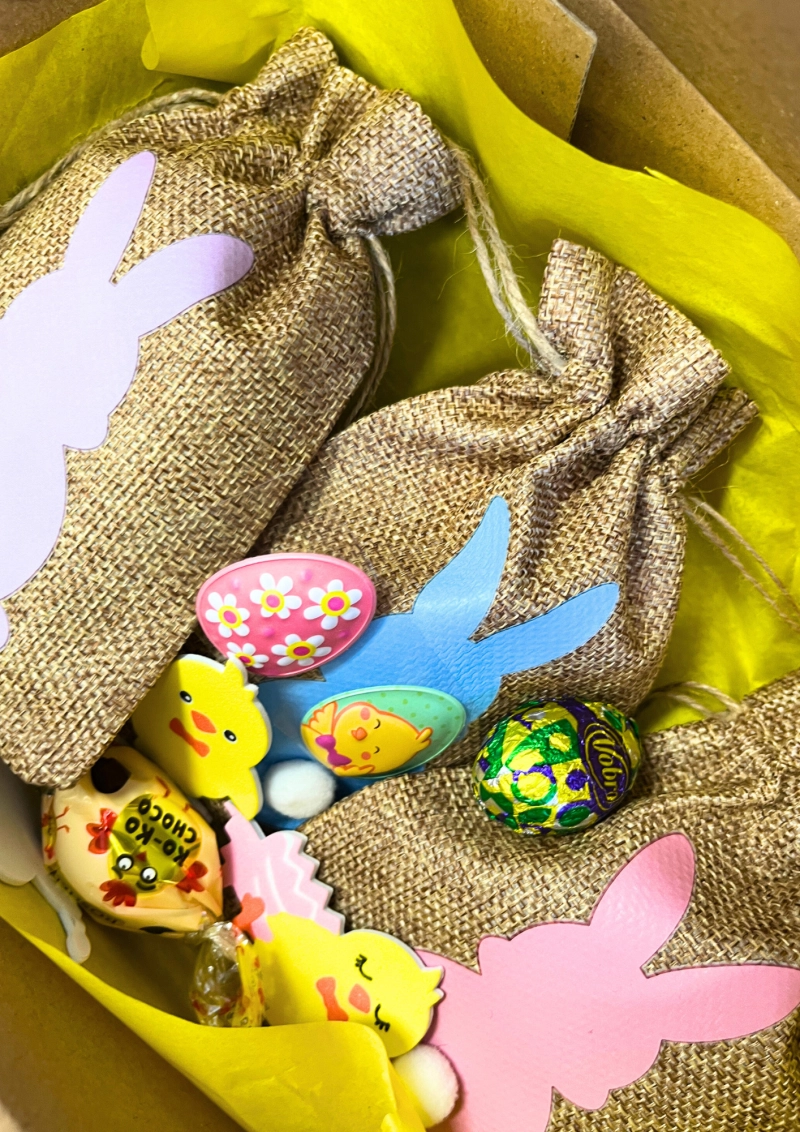 BOX WIELKANOCNY - 3 woreczki z zawartością+naklejki+słodycze