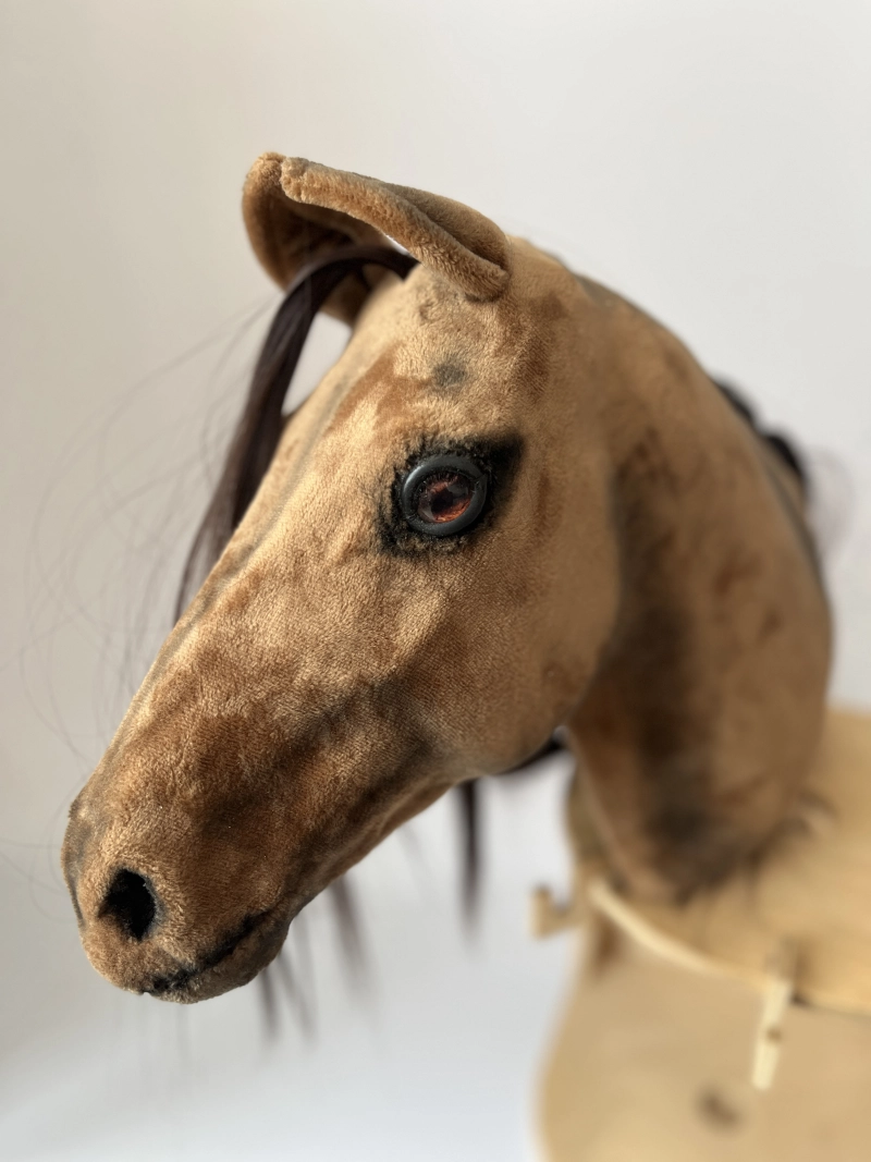 REALISTYCZNY HOBBY HORSE A3 KASZTAN  – 1 sztuka, edycja limitowana