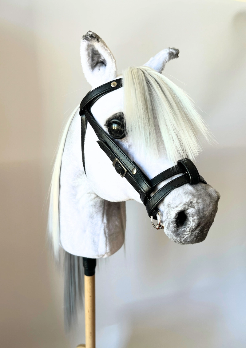 REALISTYCZNY HOBBY HORSE – BIAŁY KOŃ ARABSKI