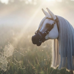 REALISTYCZNY HOBBY HORSE – BIAŁY KOŃ ARABSKI