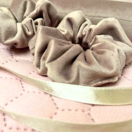 WAŁKI DO KRĘCENIA WŁOSÓW NA SUCHO White Lady in Pink - wałek długi , wałek na grzywkę, 2xscrunchie