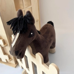 Drewniana stajnia dla BABY HORSE MINI + BABY HORSE MINI - Bay prototyp + losowe akcesoria w gratisie - LIKWIDACJA KOLEKCJI!