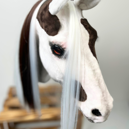 REALISTYCZNY HOBBY HORSE – SROKATY