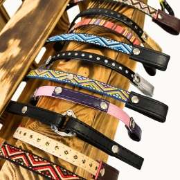 ZESTAW AKCESORIÓW - 6 ELEMENTÓW (derka, nauszniki, ogłowie, wodze, 3 naczółki, 10 charmsów ) - RÓŻNE KOLORY DO WYBORU