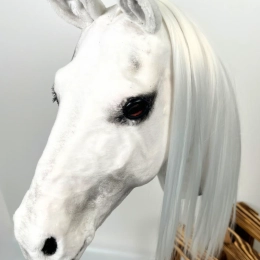 REALISTYCZNY HOBBY HORSE – BIAŁY/BIAŁA