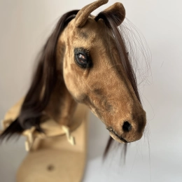 REALISTYCZNY HOBBY HORSE A3 KASZTAN  – 1 sztuka, edycja limitowana